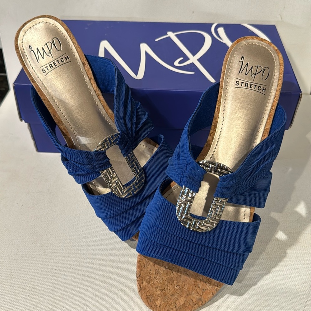 NWT BLUE STRETCH SANDALS WITH SILVER DETAILED BEAUTIES!!